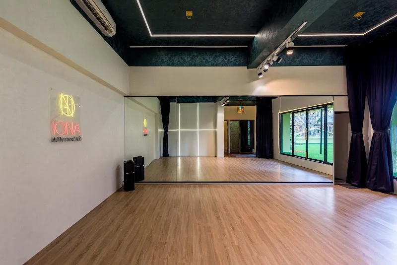 Iona multifunctional studio