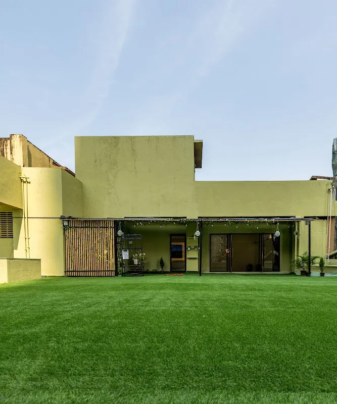 Iona multifunctional studio