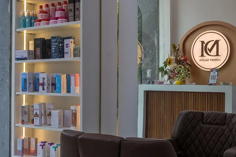 DM Luxury Salon Unisex