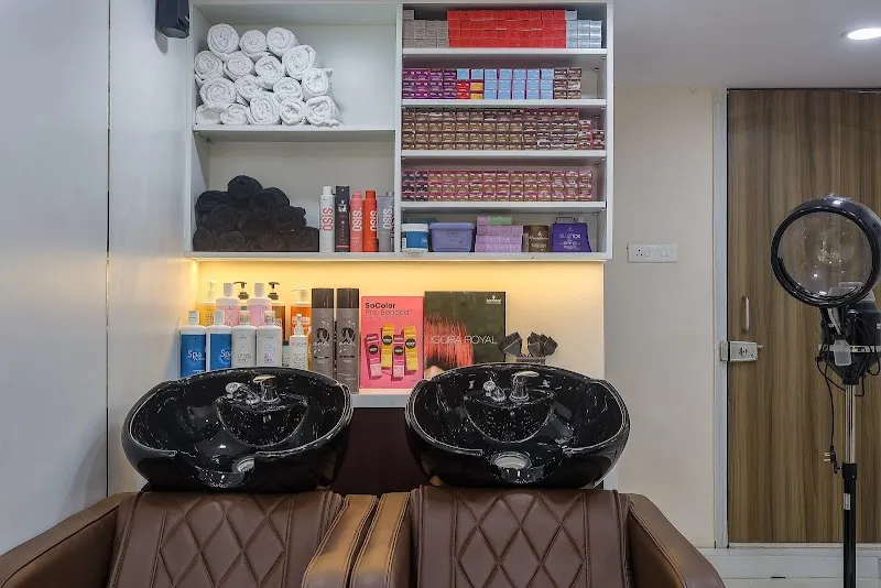 DM Luxury Salon Unisex