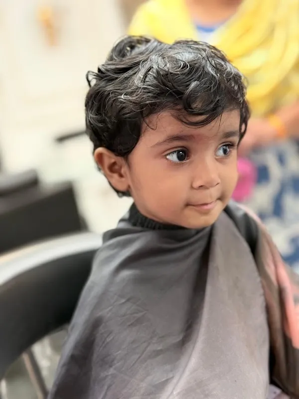 Paris Family Salon | Best Unisex Salon In Indore | Hair Treatment & Hair Extension | Hair Patch/Wig | Best Makeup & Skin Care
