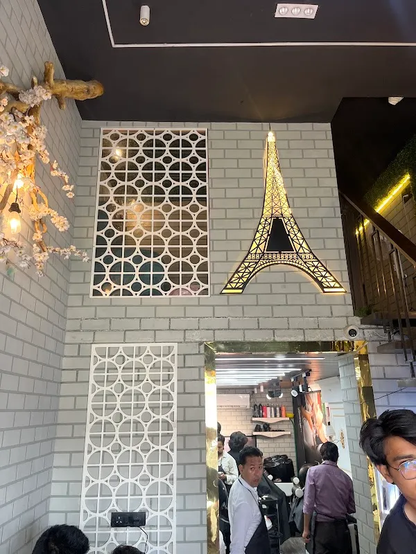 Paris Family Salon | Best Unisex Salon In Indore | Hair Treatment & Hair Extension | Hair Patch/Wig | Best Makeup & Skin Care
