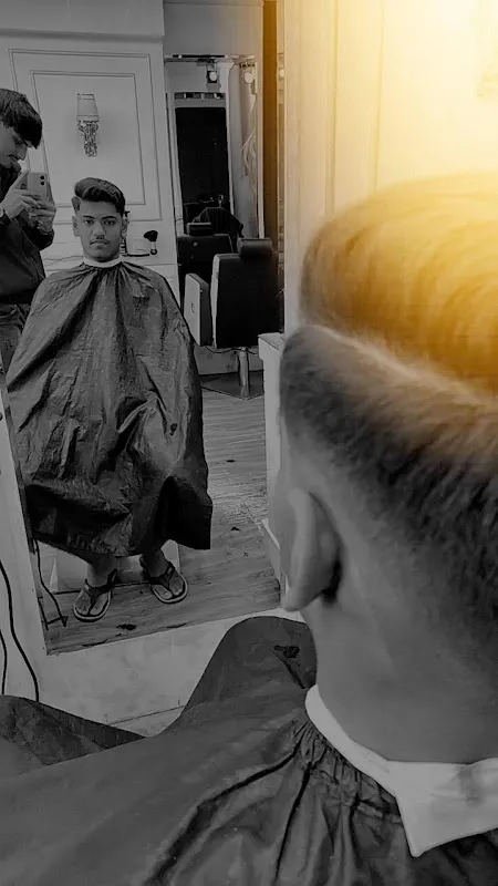 Paris Family Salon | Best Unisex Salon In Indore | Hair Treatment & Hair Extension | Hair Patch/Wig | Best Makeup & Skin Care