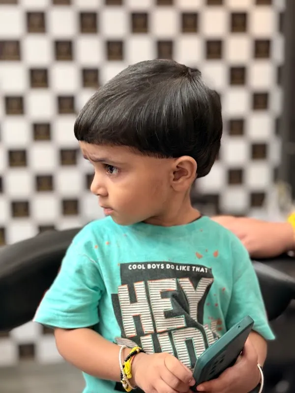 Paris Family Salon | Best Unisex Salon In Indore | Hair Treatment & Hair Extension | Hair Patch/Wig | Best Makeup & Skin Care