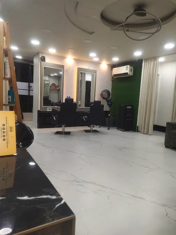Elanora Unisex Salon