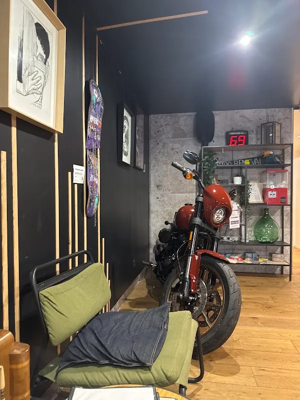 The Bachelor - Tattoo Salon