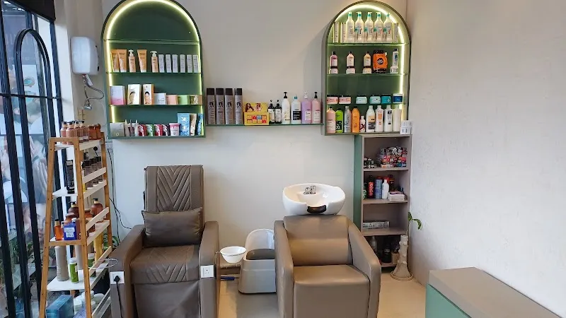 Blush & Shine | Beauty Salon in Balkum | Nail salon | Makeup Artist | Hairdresser in Thane