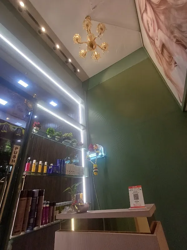 Blush & Shine | Beauty Salon in Balkum | Nail salon | Makeup Artist | Hairdresser in Thane