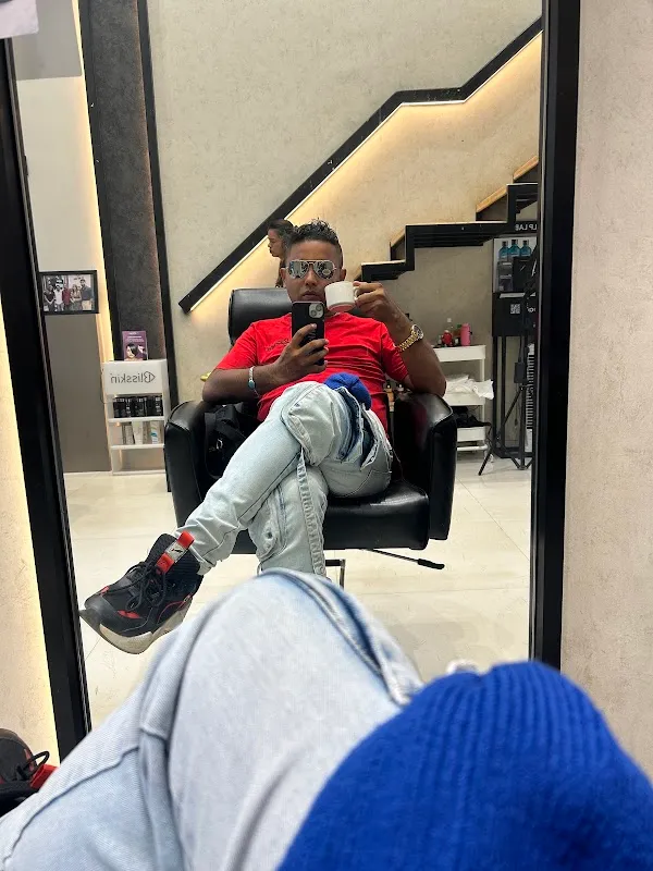 KAVYAS SALON