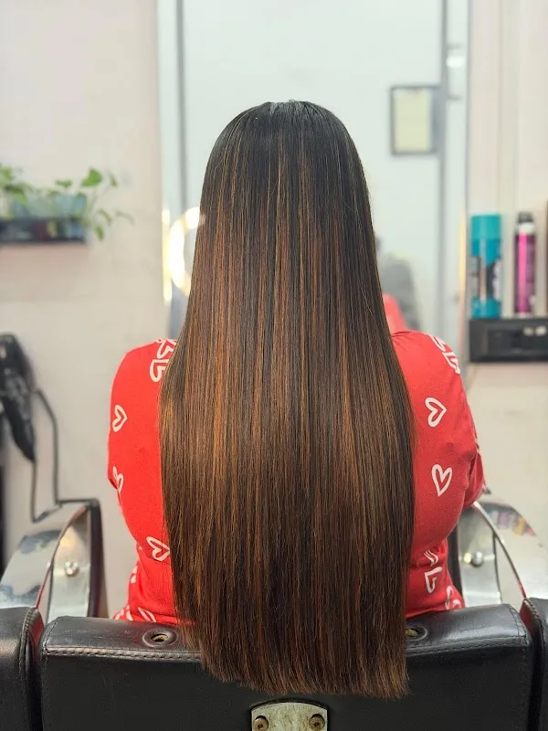 Alexi Unisex Salon