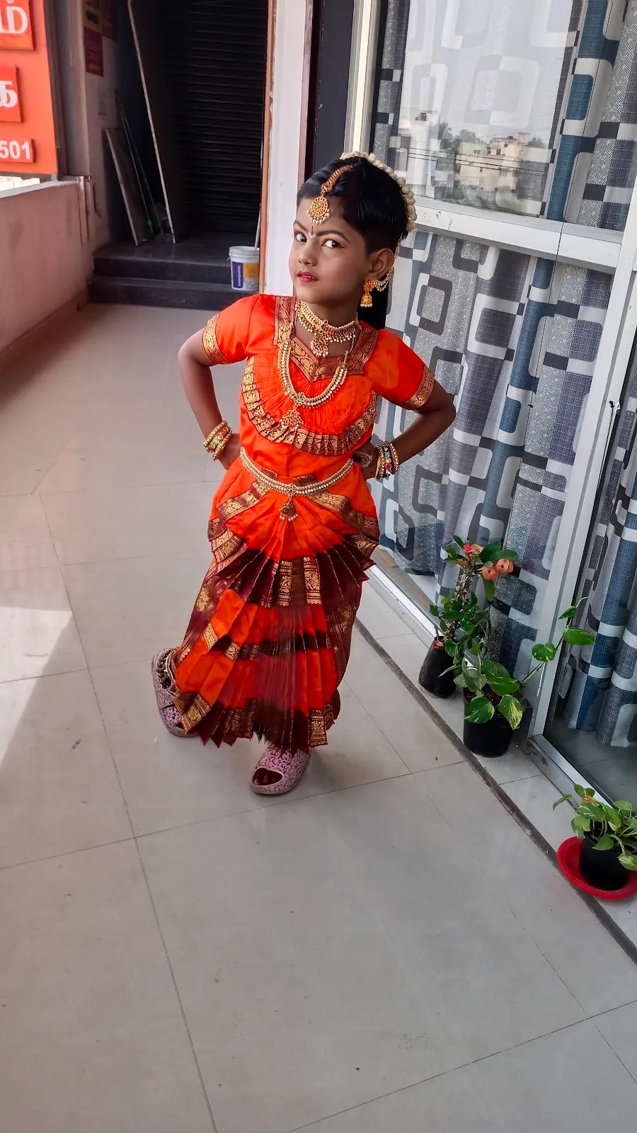 Aaraa Ladies beauty parlour ,Bridal studio & Academy, Professional makeup artist &Saree drappist(exclusively women )