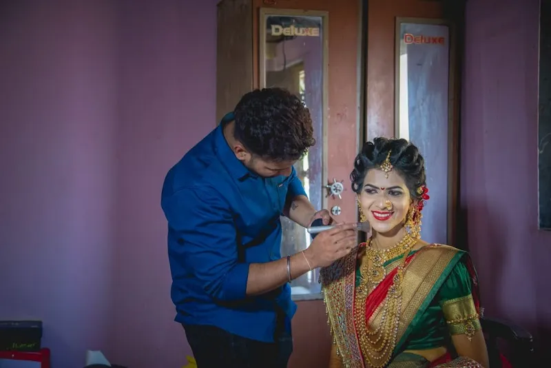 DECENT LOOK Unisex salon