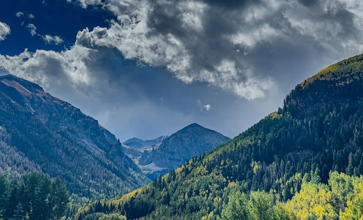 Heartland Photos & Design, Inc
