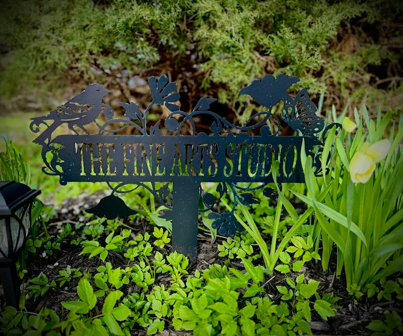 THE FINE ARTS STUDIO True Colors Universe Inc.