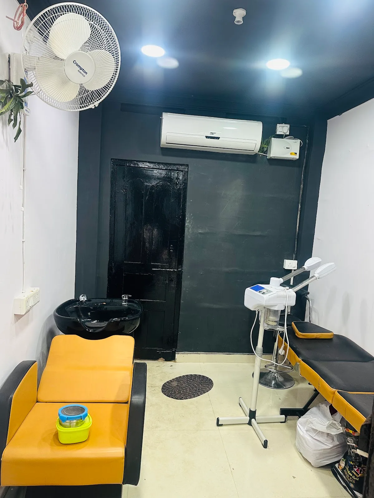 Aha! Beauty Parlour for Women