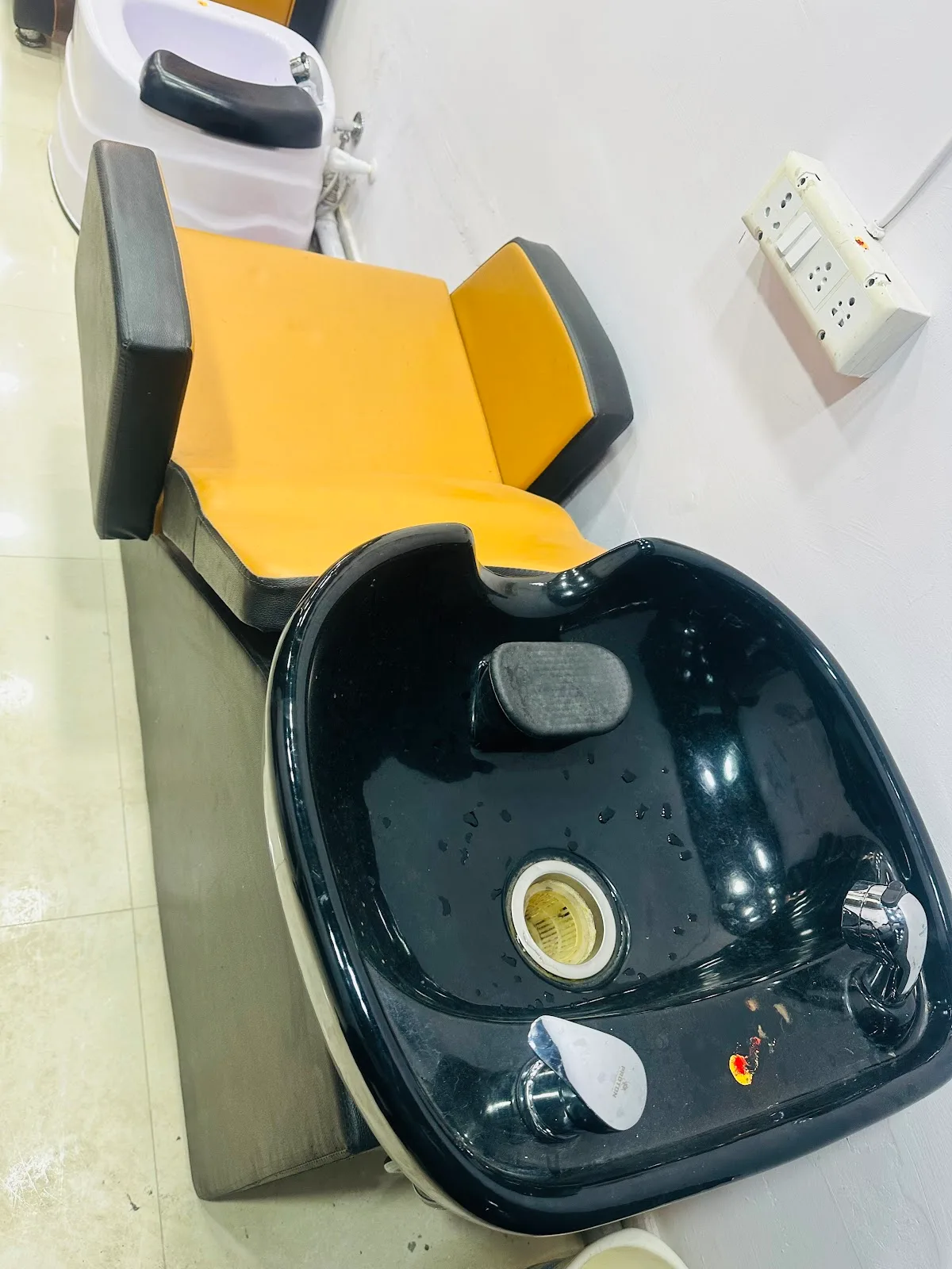 Aha! Beauty Parlour for Women