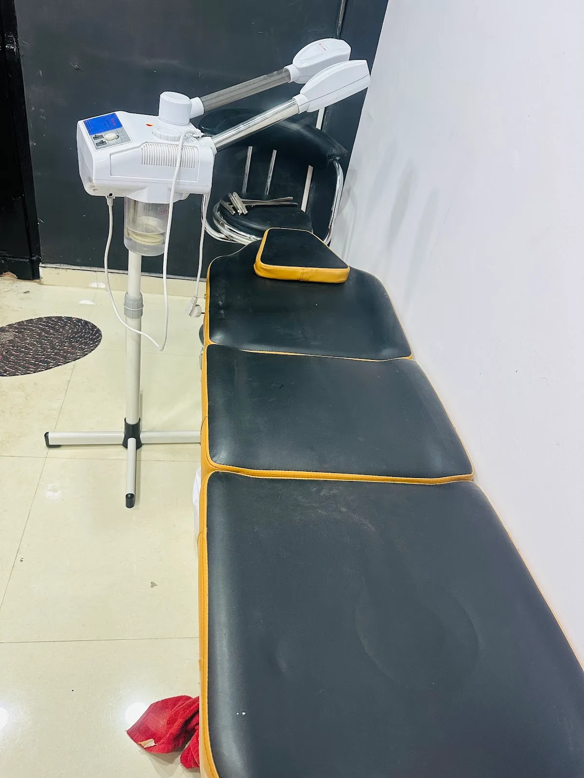 Aha! Beauty Parlour for Women