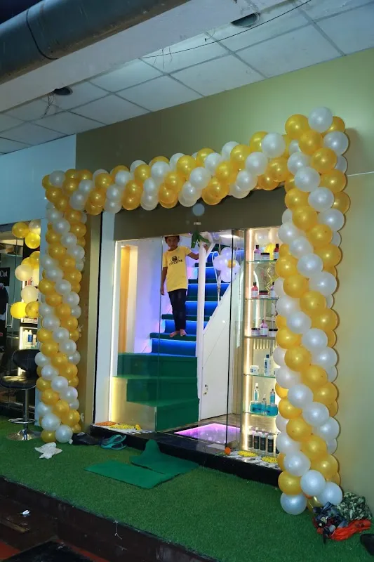 The Mirror Unisex Salon