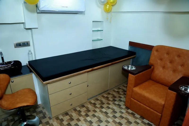 The Mirror Unisex Salon
