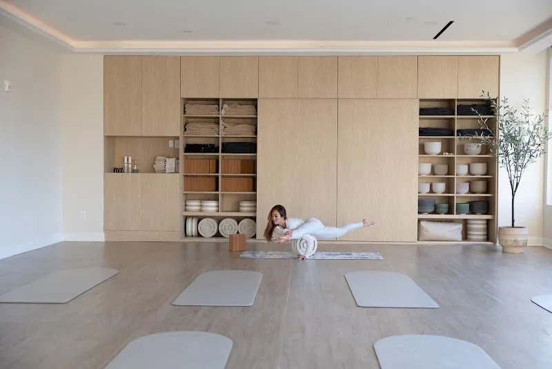Om Life Living Yoga | Studio
