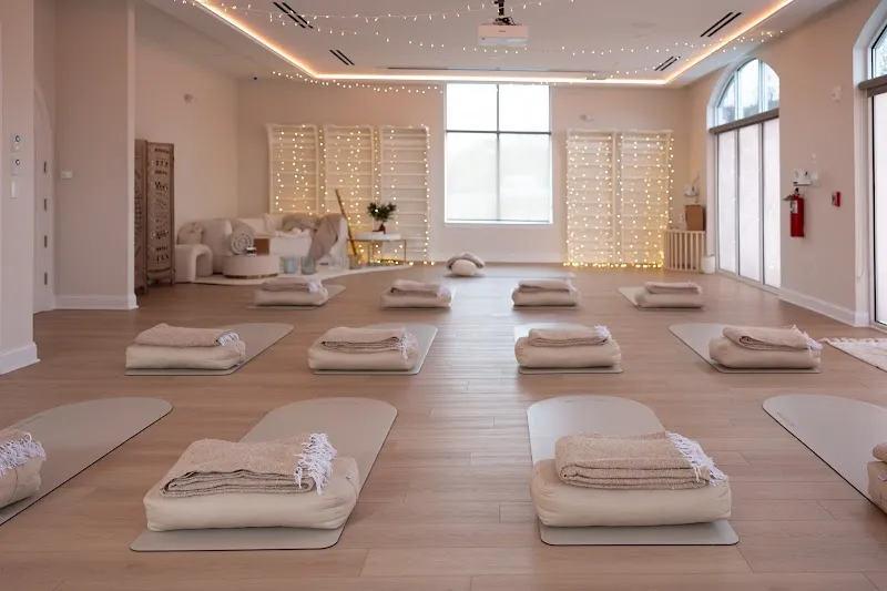 Om Life Living Yoga | Studio