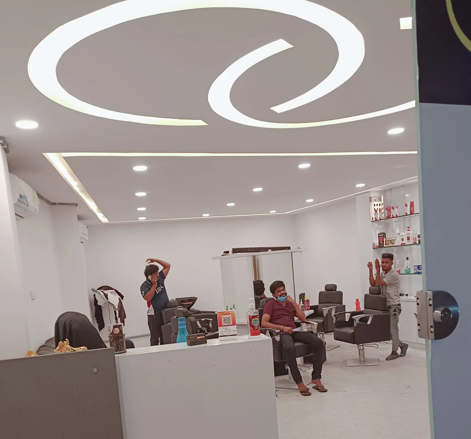 Studio 18 women Hair & Beauty salon