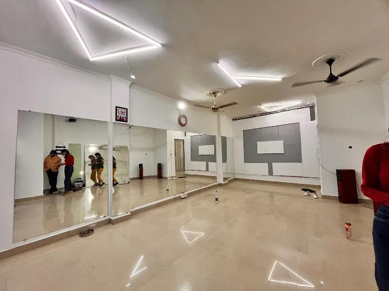 नृत्य vibe studio