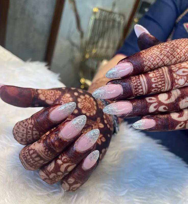 Estique Salon & Spa | Panchpakhadi