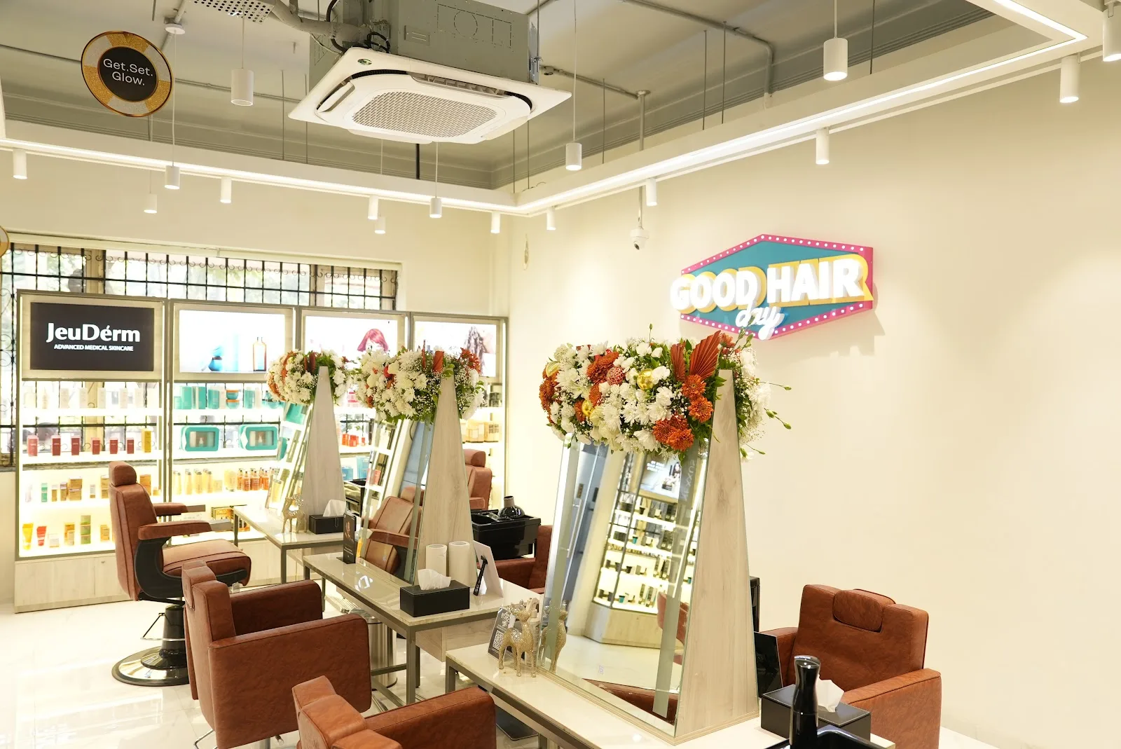 Lakme Salon For Him and Her in Oval Maidan, Churchgate