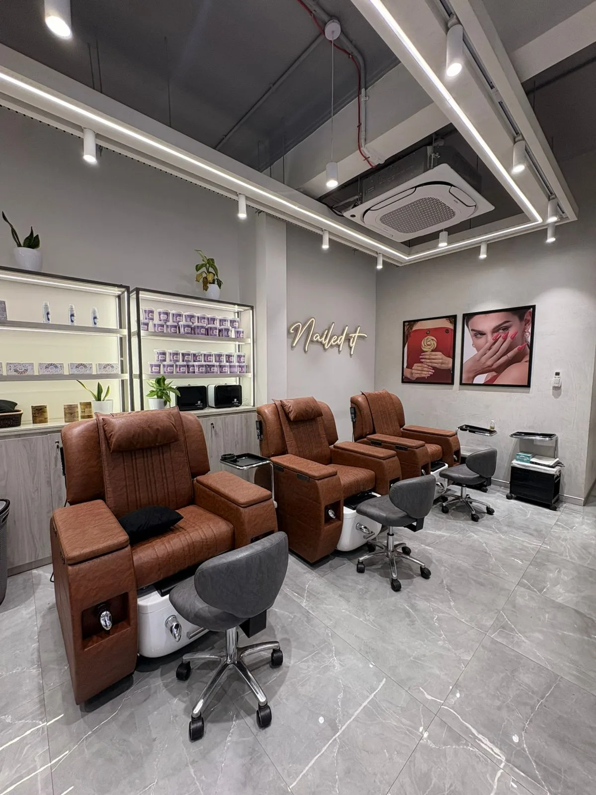 Lakme Salon For Him and Her in Oval Maidan, Churchgate