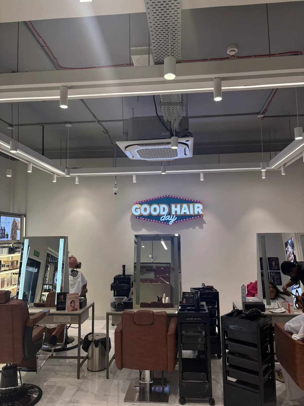 Lakme Salon For Him and Her in Oval Maidan, Churchgate