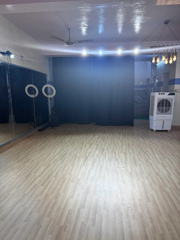 MOVE IT DANCE & FITNESS STUDIO