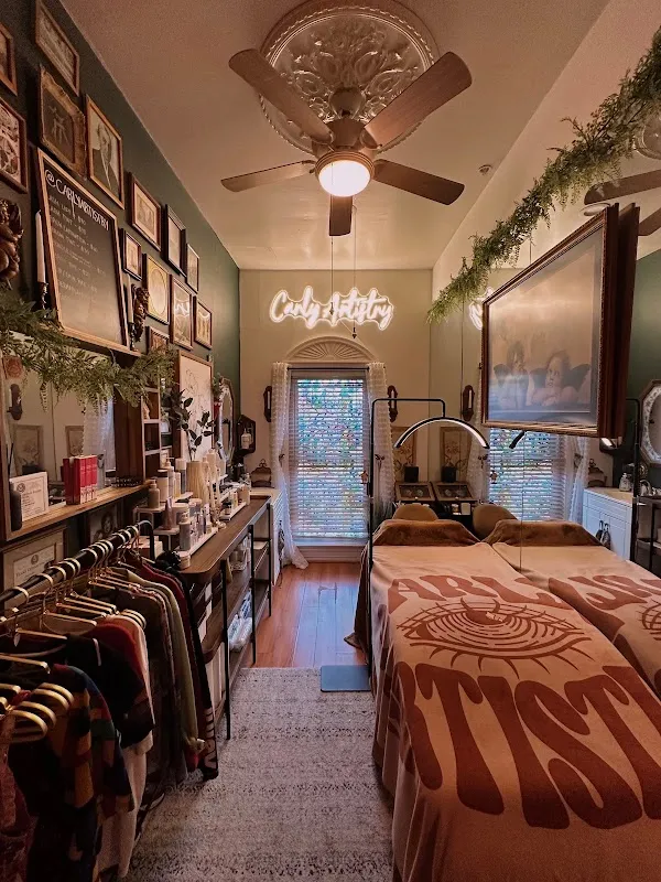 972 Salon & Luxury Suites