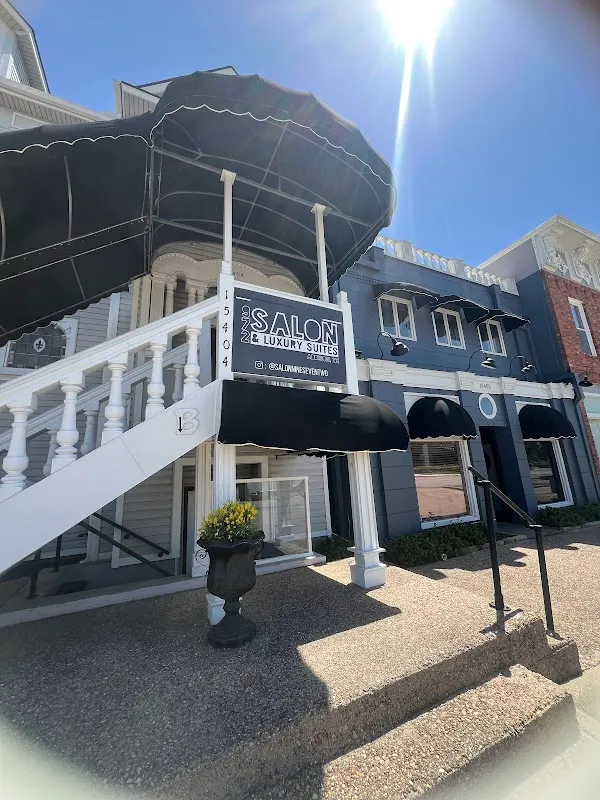 972 Salon & Luxury Suites