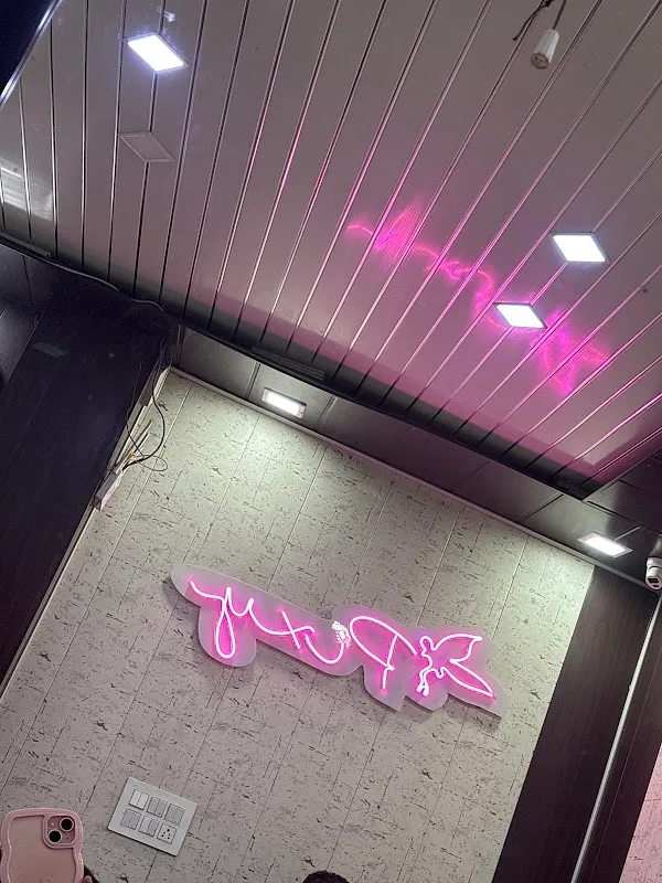 Pixy Unisex Salon