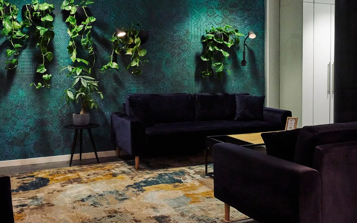 The Q Hair Lounge / Runeberginkatu 4 a D