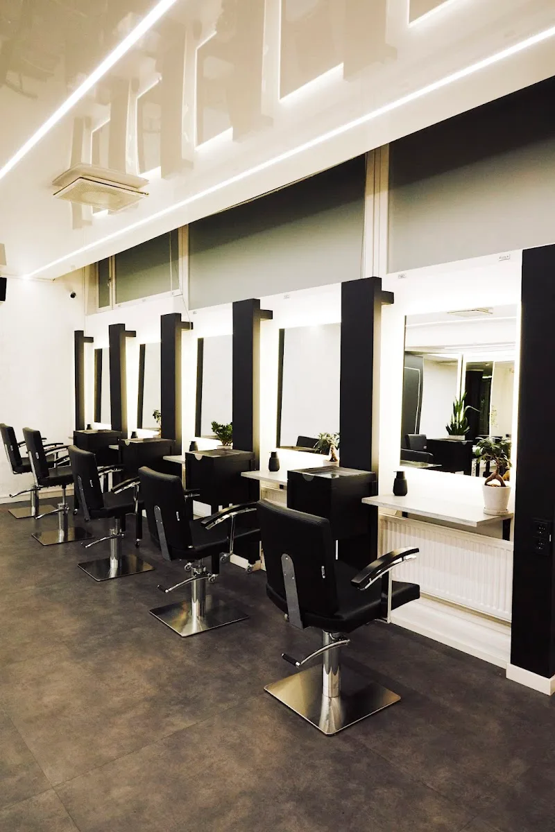 The Q Hair Lounge / Runeberginkatu 4 a D