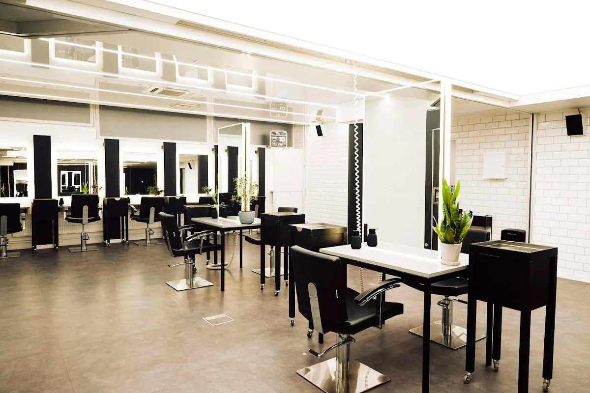 The Q Hair Lounge / Runeberginkatu 4 a D