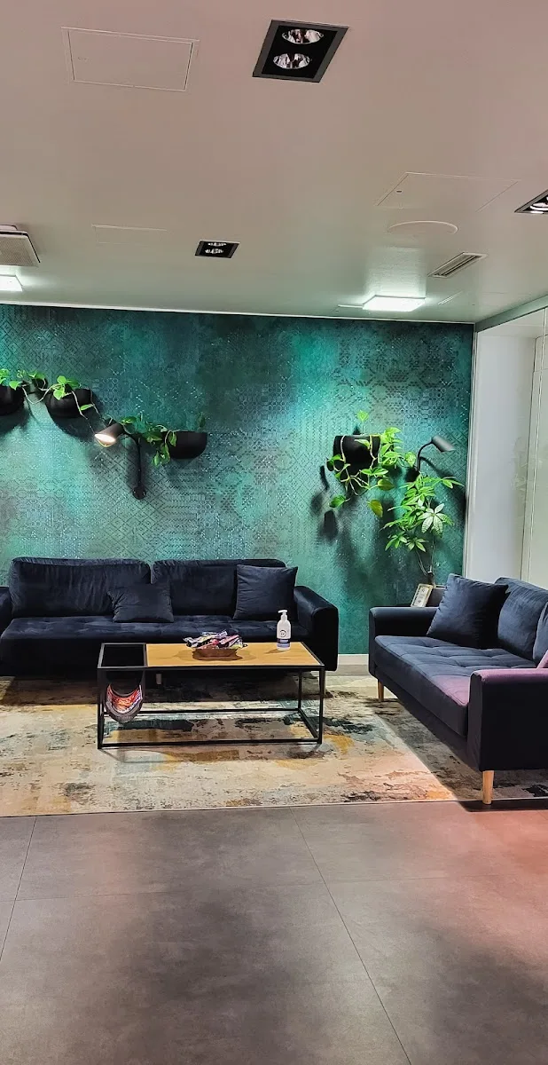 The Q Hair Lounge / Runeberginkatu 4 a D