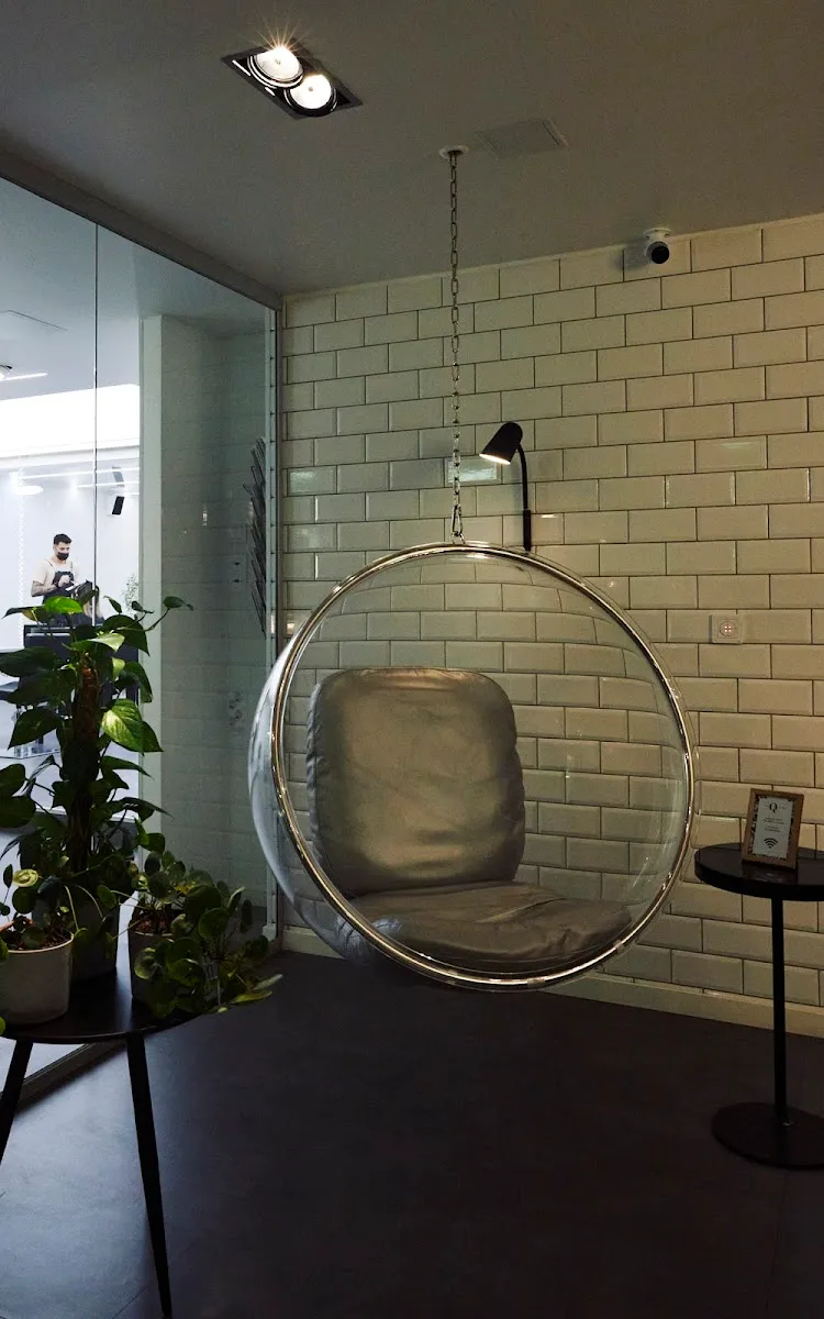 The Q Hair Lounge / Runeberginkatu 4 a D