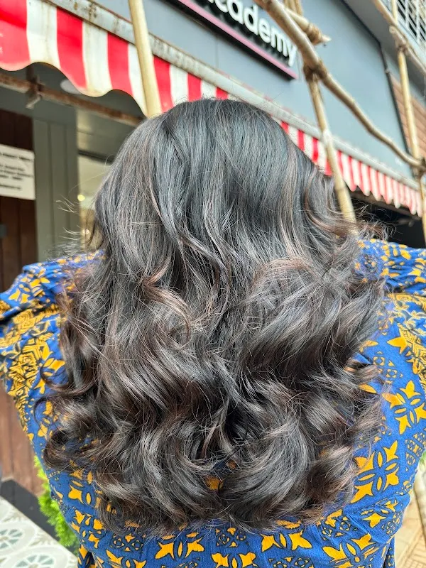Kapils Salon - Poisar