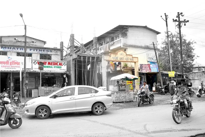 Famous Photo Studio