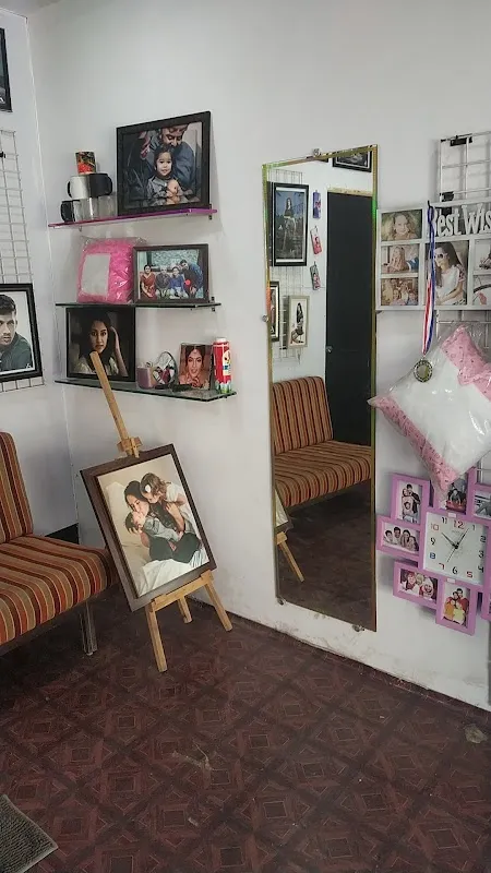 Famous Photo Studio
