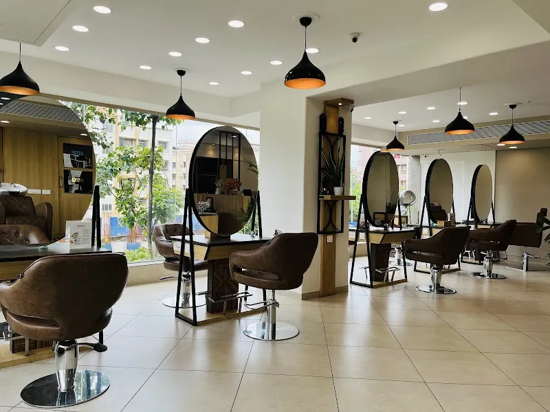 Locks & Lustre - Salon & Academy