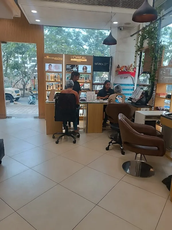 Locks & Lustre - Salon & Academy