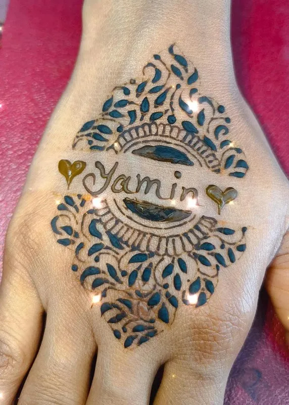 Ayesha Mehndi Art & Mehndi Class