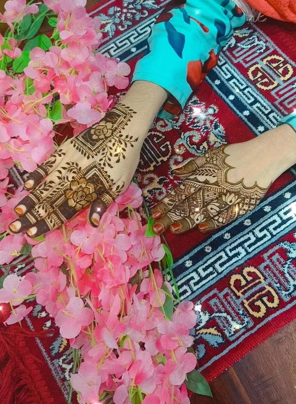 Ayesha Mehndi Art & Mehndi Class