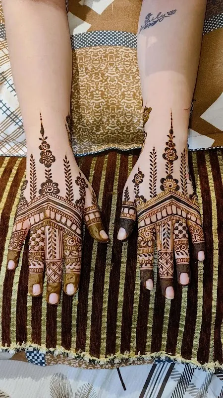 Ayesha Mehndi Art & Mehndi Class
