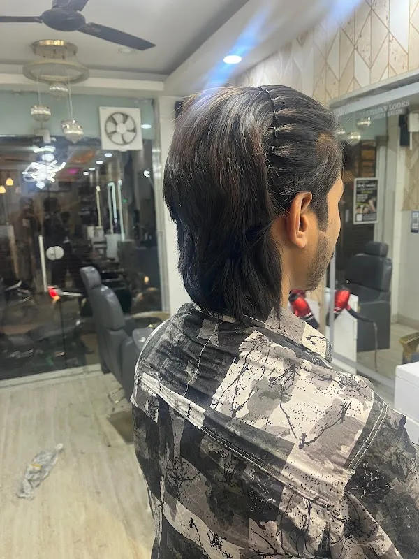 Salman Looks Unisex Salon
