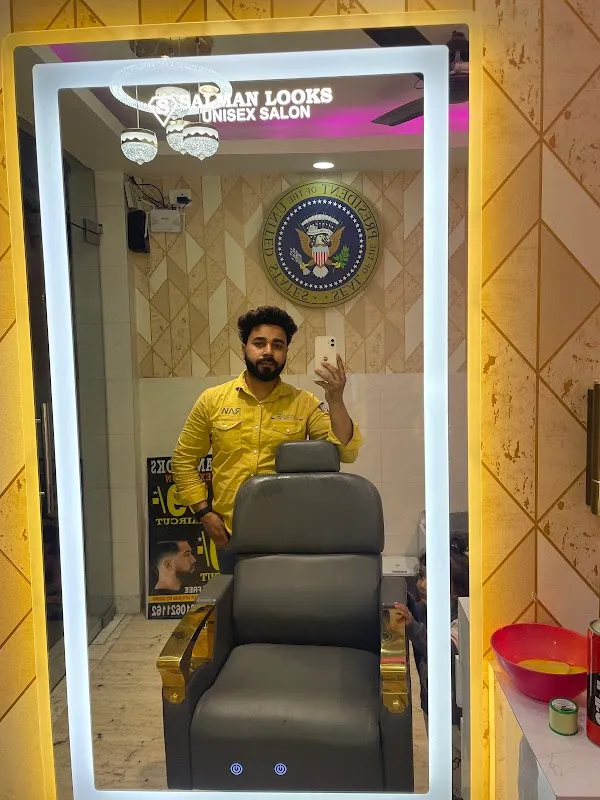 Salman Looks Unisex Salon